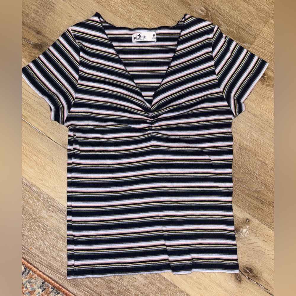 Y2K Hollister Ribbed Striped Tee – Scrunch V-Neck – Size M – Soft Girl Vibes